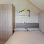 Pri Hrastu Guest house *