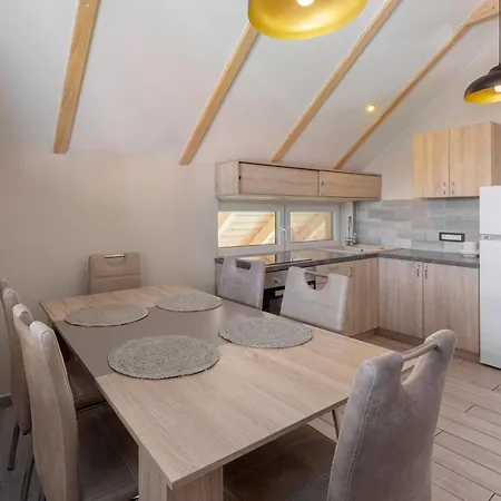 Pri Hrastu 招待所 卡姆尼克